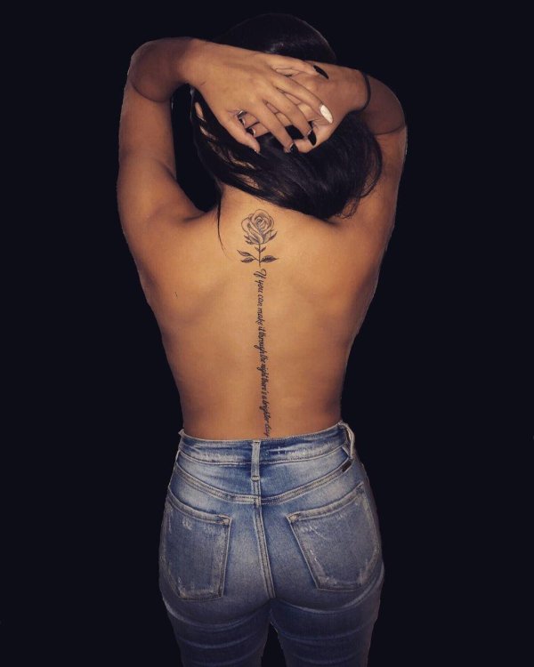 Девушка на спине