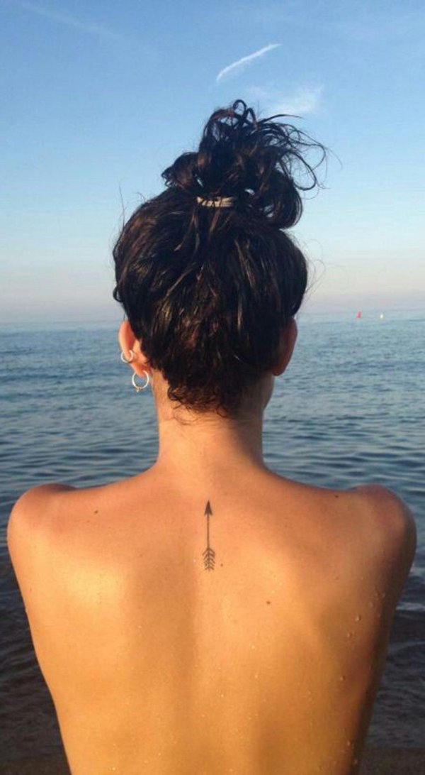 Девушка на спине