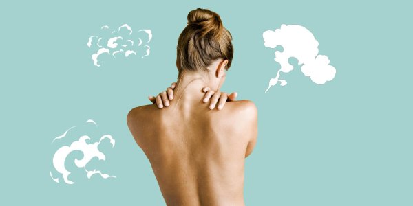 Девушка на спине