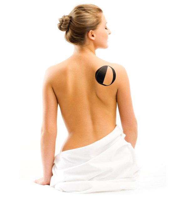 Девушка на спине