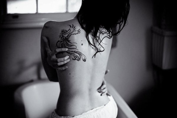 Девушка на спине