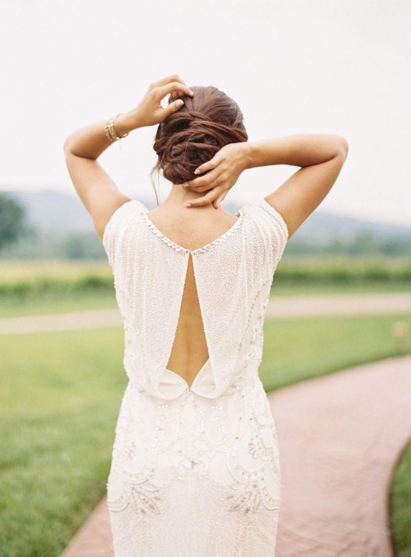 Девушка на спине