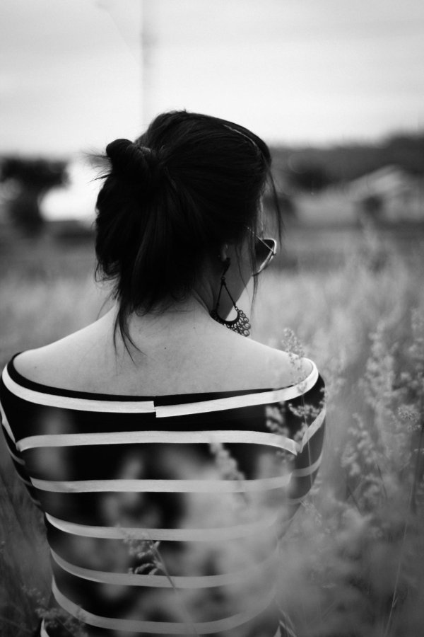 Девушка на спине