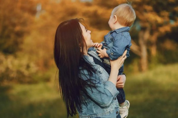 Девушка с ребенком