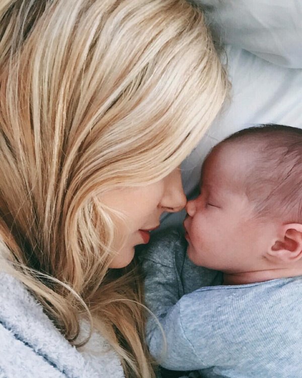 Девушка с ребенком