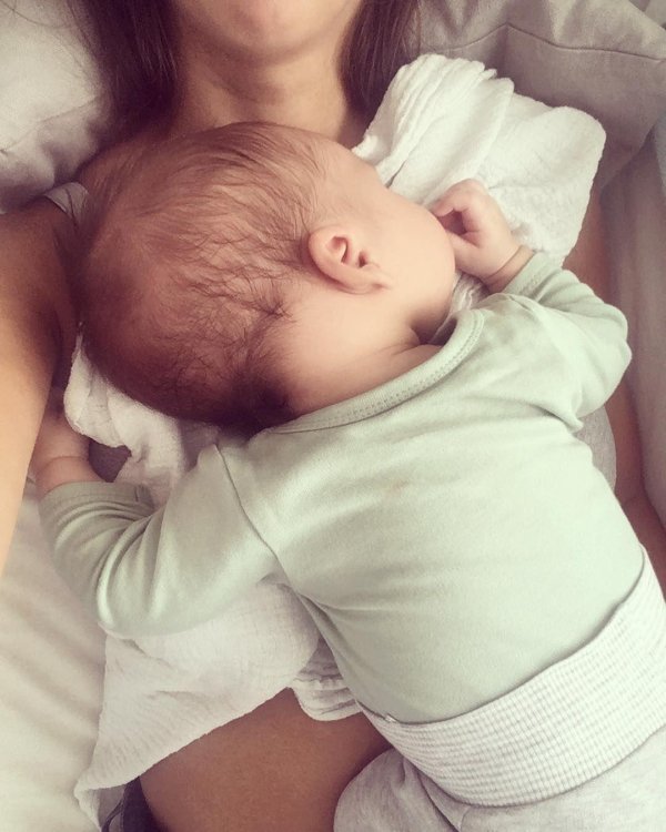 Девушка с ребенком