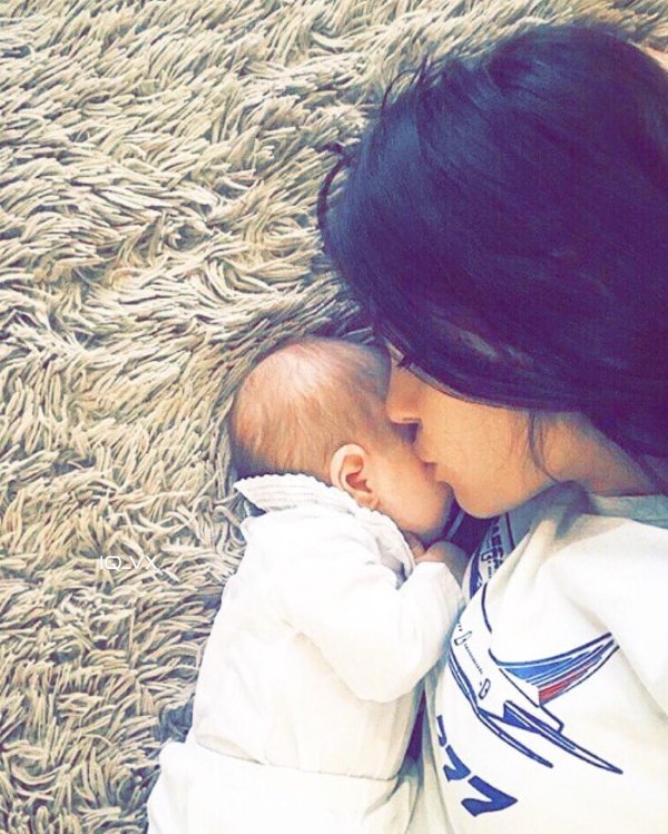 Девушка с ребенком