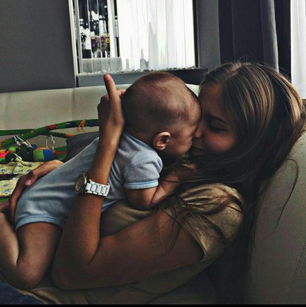 Девушка с ребенком