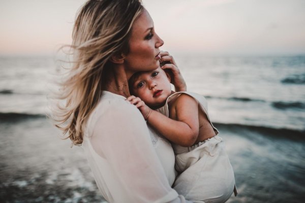 Девушка с ребенком