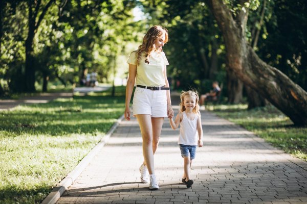 Девушка с ребенком