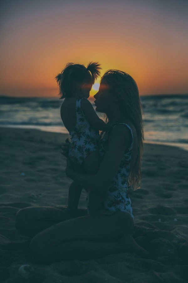 Девушка с ребенком