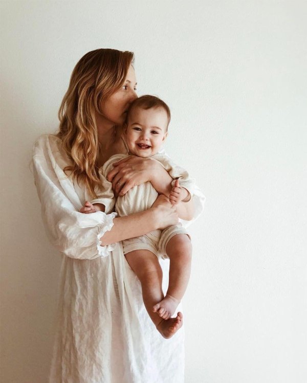 Девушка с ребенком