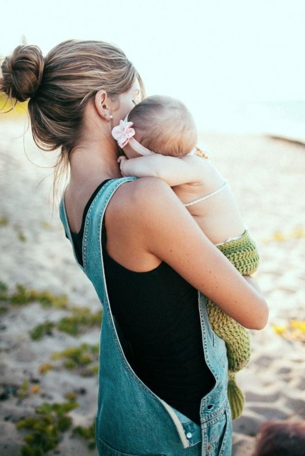 Девушка с ребенком