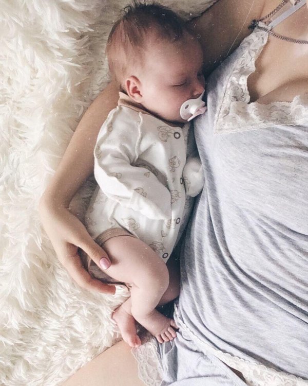 Девушка с ребенком