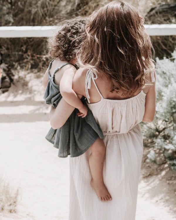 Девушка с ребенком