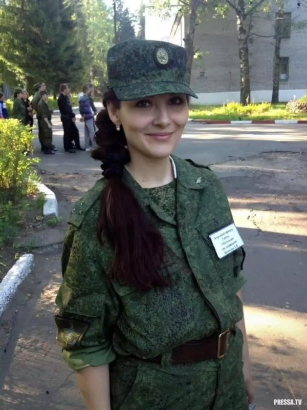 Военных с девушками