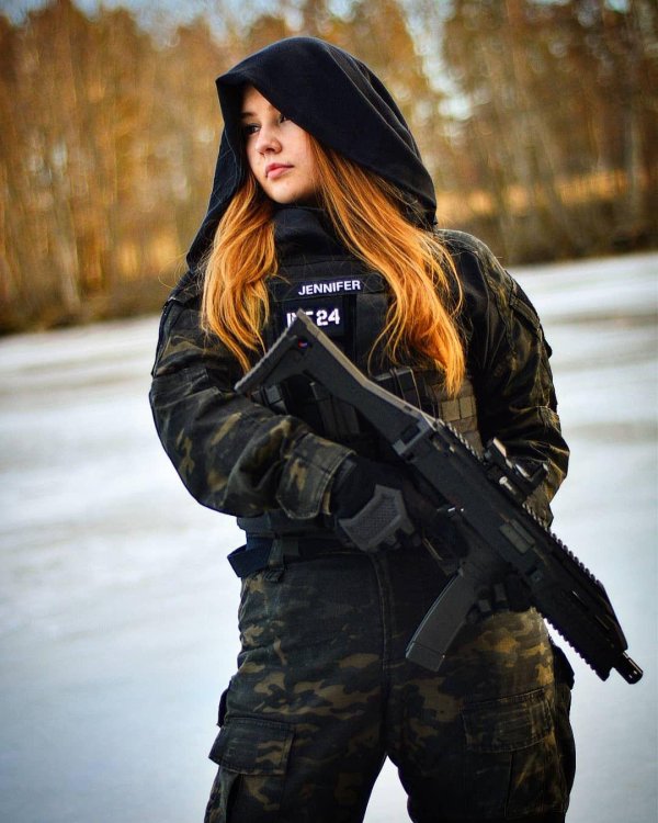 Военных с девушками