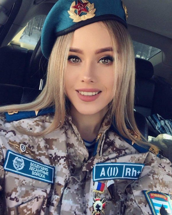 Военных с девушками