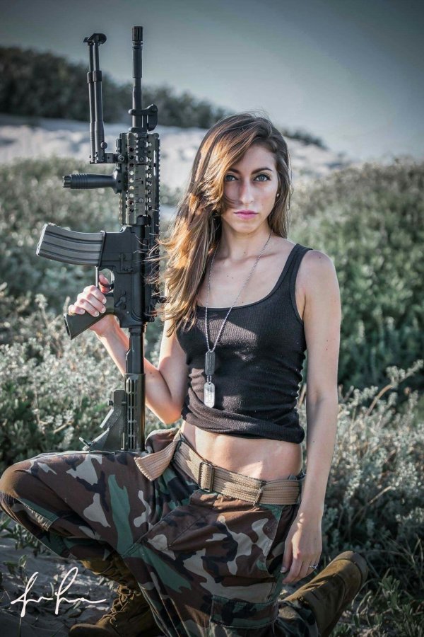 Военных с девушками