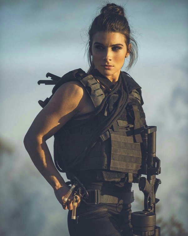 Военных с девушками