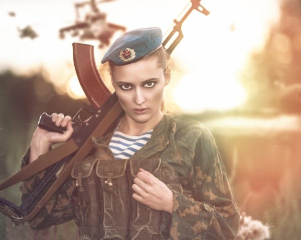 Военных с девушками