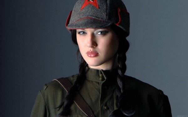 Военных с девушками