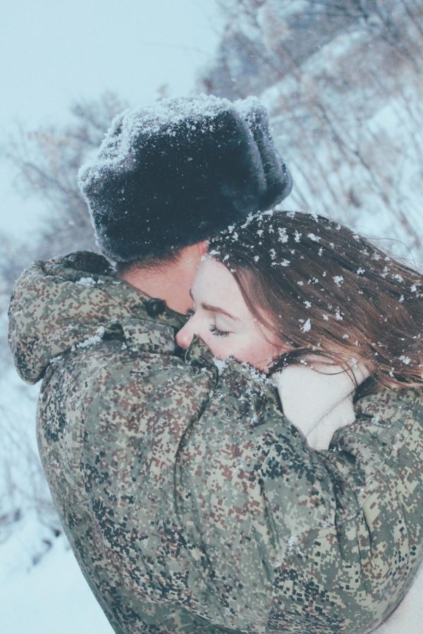 Военных с девушками