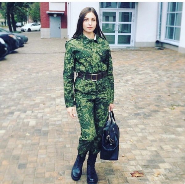 Военных с девушками