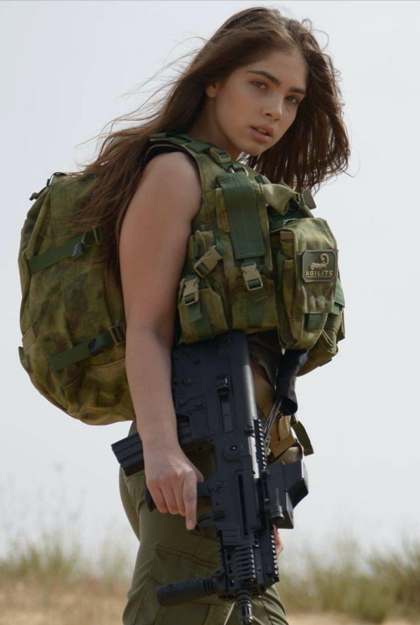 Военных с девушками