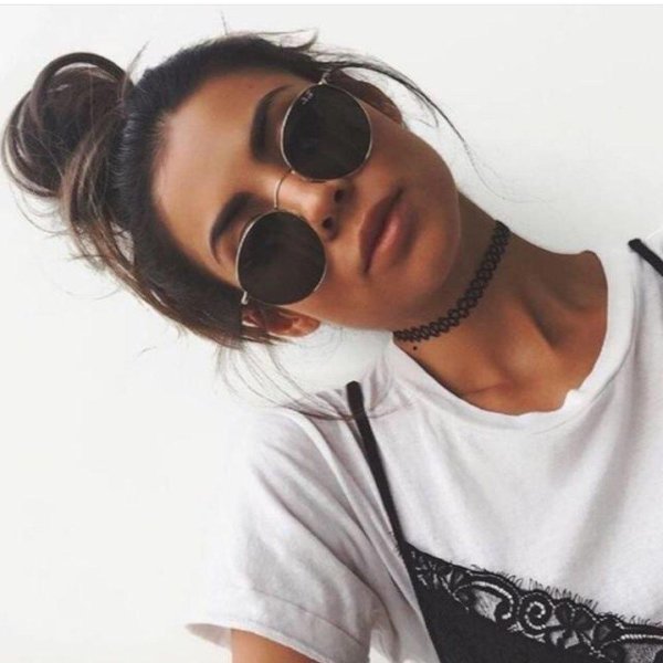 Девушка с очками