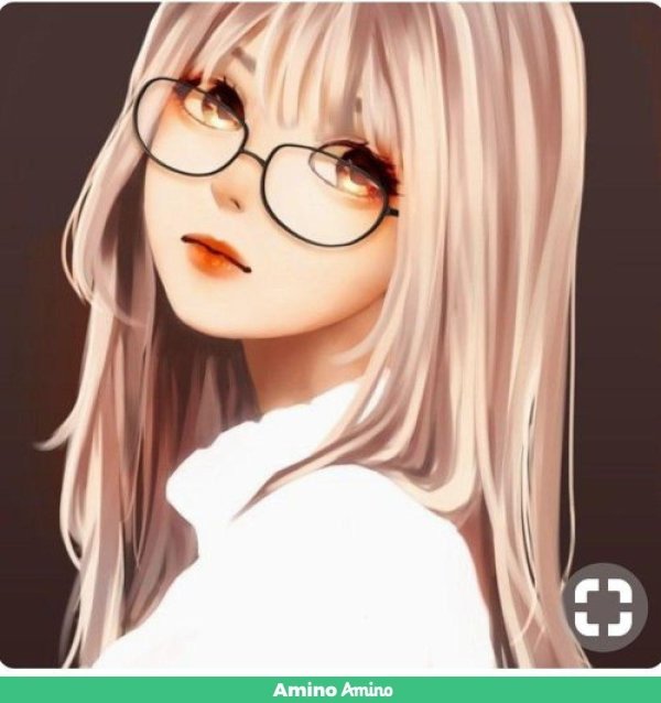 Девушка с очками