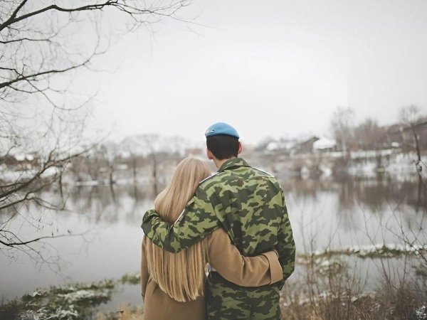 Солдат и девушка