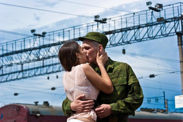 Солдат и девушка