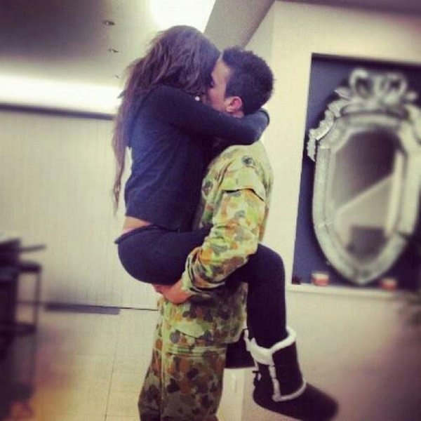 Солдат и девушка