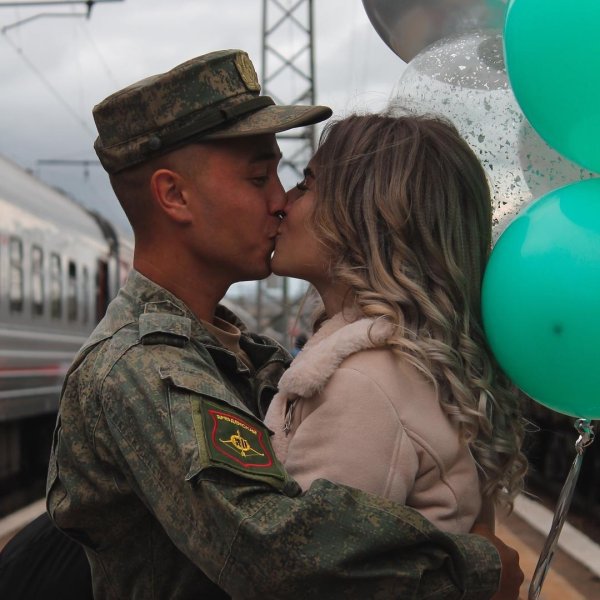 Солдат и девушка