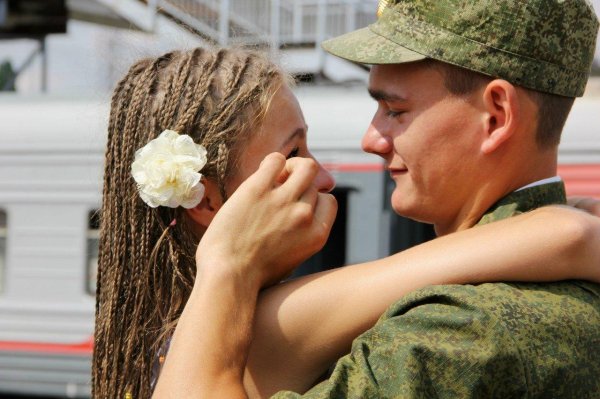 Солдат и девушка