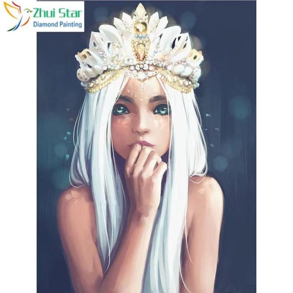 С короной девушка