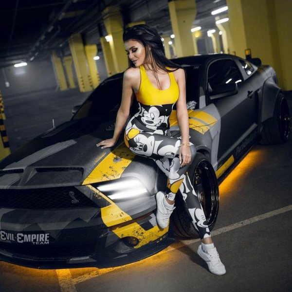 Тачки с девушками