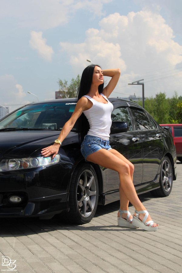 Тачки с девушками