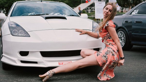 Тачки с девушками