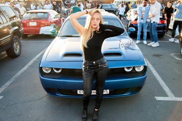 Тачки с девушками