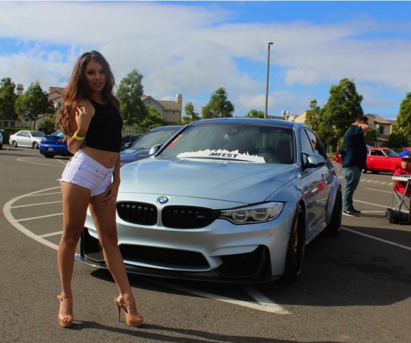 Тачки с девушками