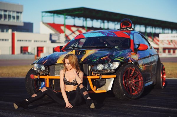 Тачки с девушками