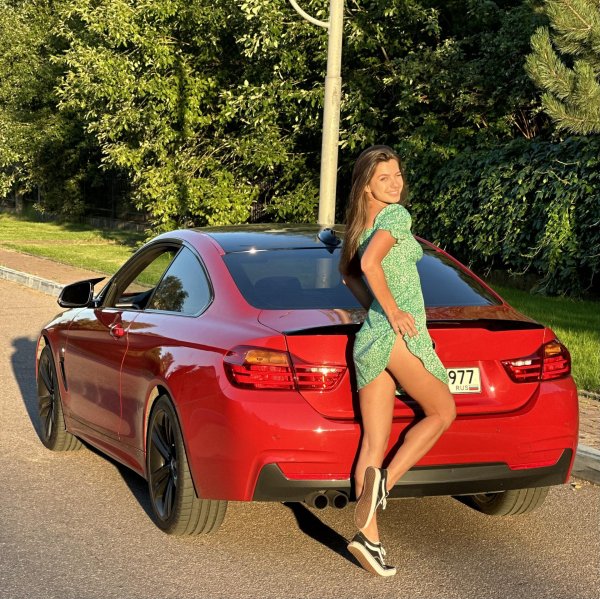 Тачки с девушками