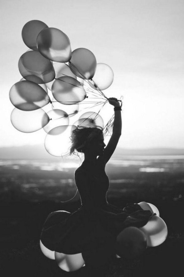 Девушка с шариками