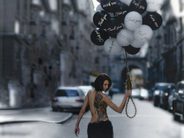 Девушка с шариками