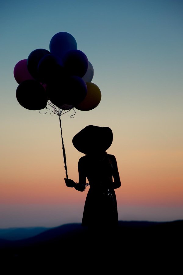 Девушка с шариками