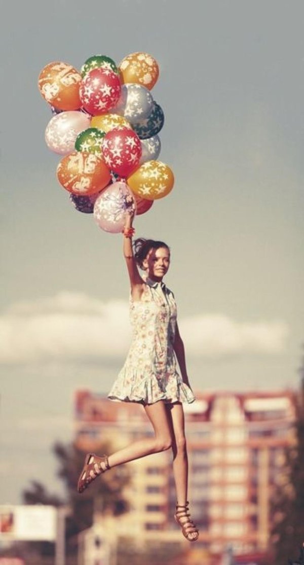Девушка с шариками