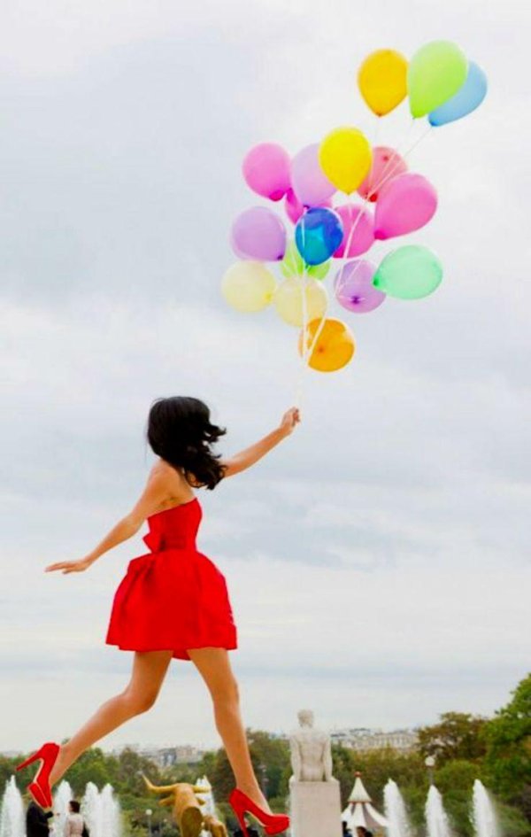 Девушка с шариками