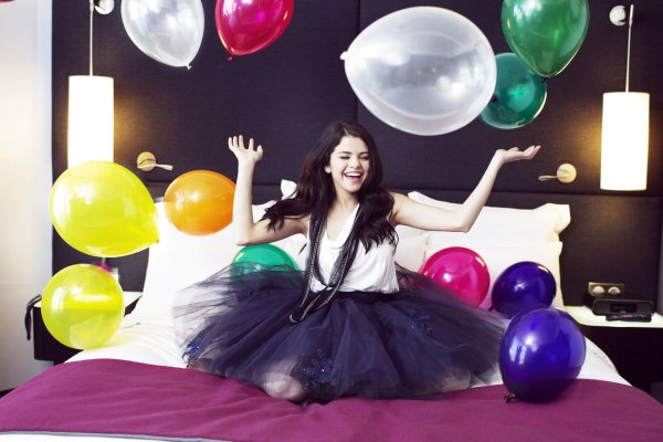 Девушка с шариками